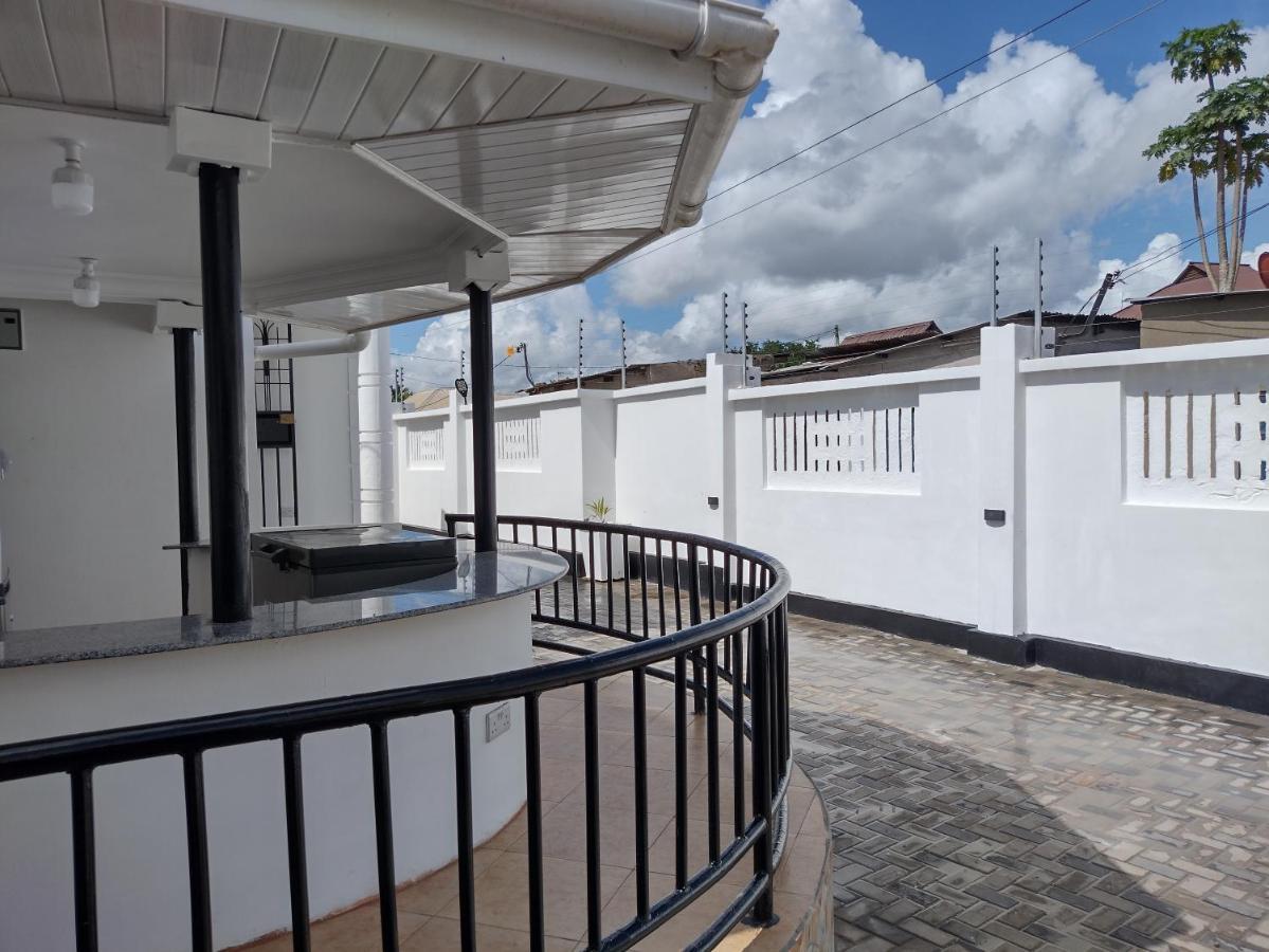 Mkamiti Villa - Airport Hotel With Free Shuttle Dar es Salaam Exterior photo